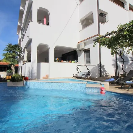 Lili Mit Pool, Grill Und Parkplatz Apartment