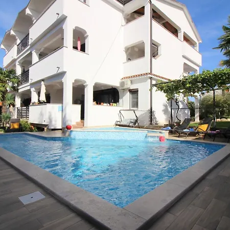 Lili Mit Pool, Grill Und Parkplatz Apartment *
