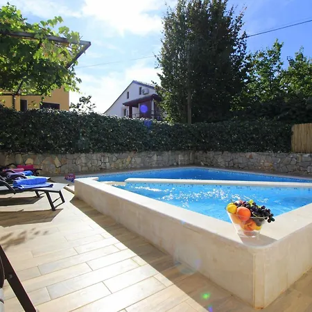 Lili Mit Pool, Grill Und Parkplatz Porec