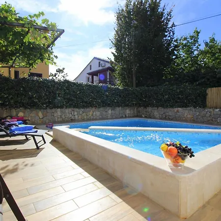 Lili Mit Pool, Grill Und Parkplatz Porec