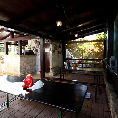 Apartment Lili Mit Pool, Grill Und Parkplatz Porec