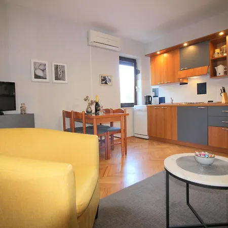 Lili Mit Pool, Grill Und Parkplatz Apartment *
