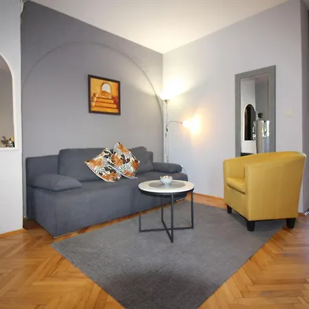 Lili Mit Pool, Grill Und Parkplatz Apartment Porec