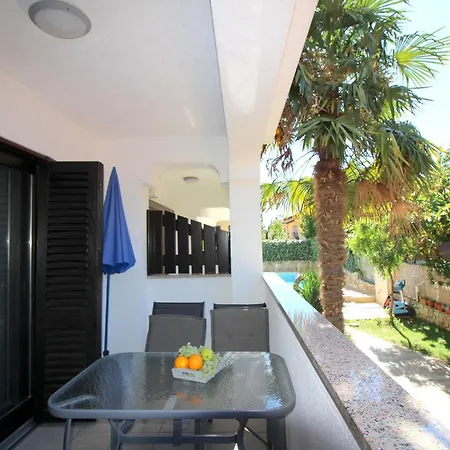 Lili Mit Pool, Grill Und Parkplatz Apartment Porec