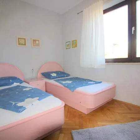 Apartment Lili Mit Pool, Grill Und Parkplatz Porec