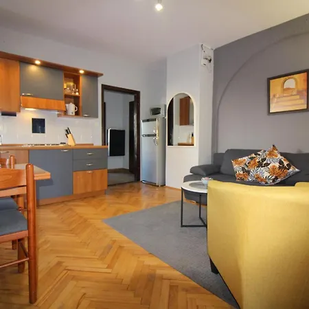 Lili Mit Pool, Grill Und Parkplatz Apartment *