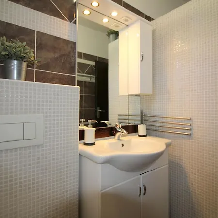 Apartment Lili Mit Pool, Grill Und Parkplatz Porec