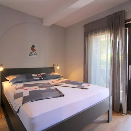 Apartment Lili Mit Pool, Grill Und Parkplatz *