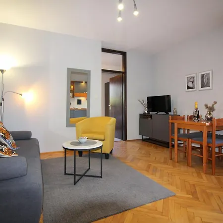Lili Mit Pool, Grill Und Parkplatz Apartment *